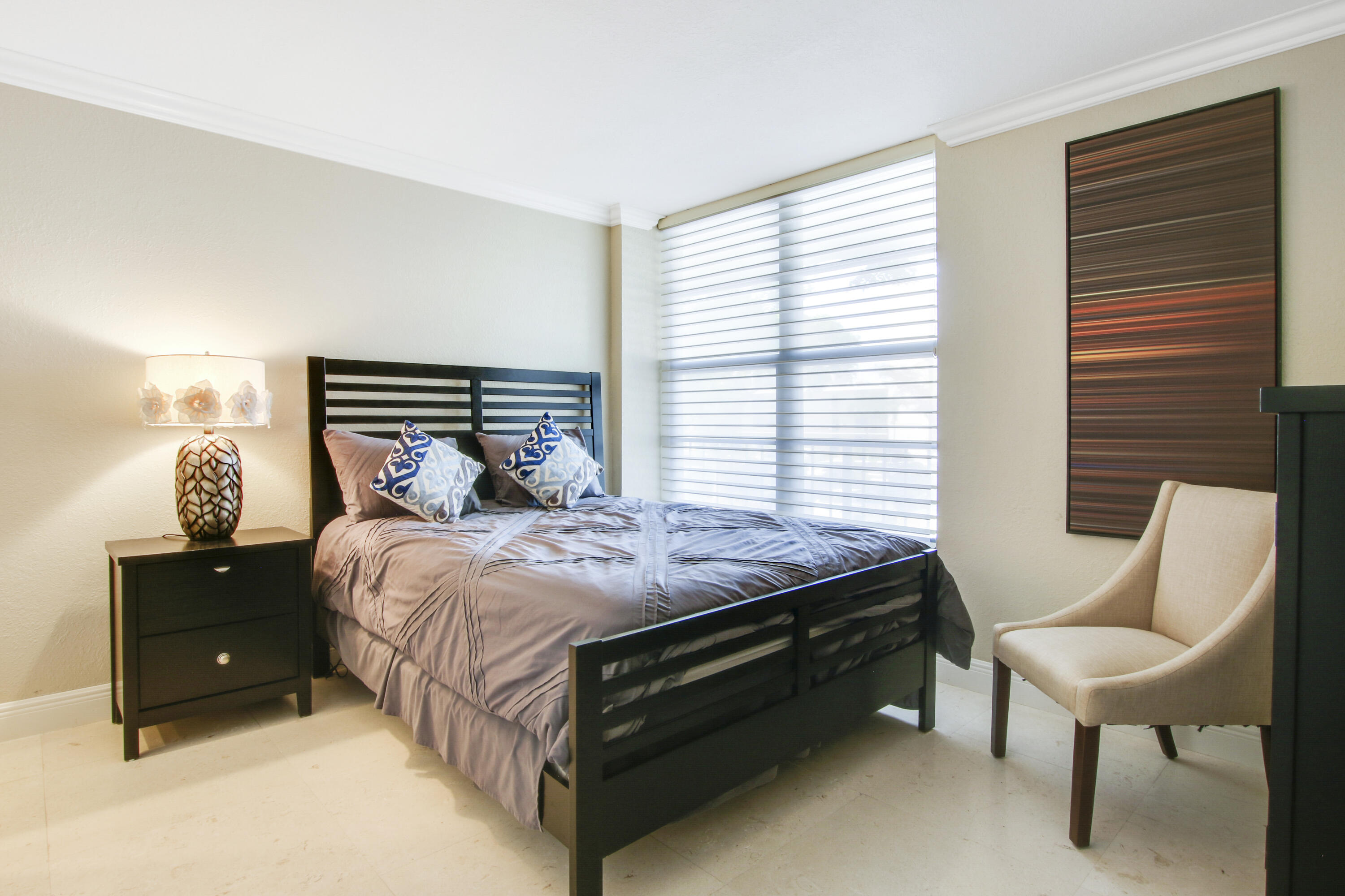 8 Royal Palm Way, Unit 2010 Boca Raton, FL 33432 - Photo 20 of 37 Guest Bedroom