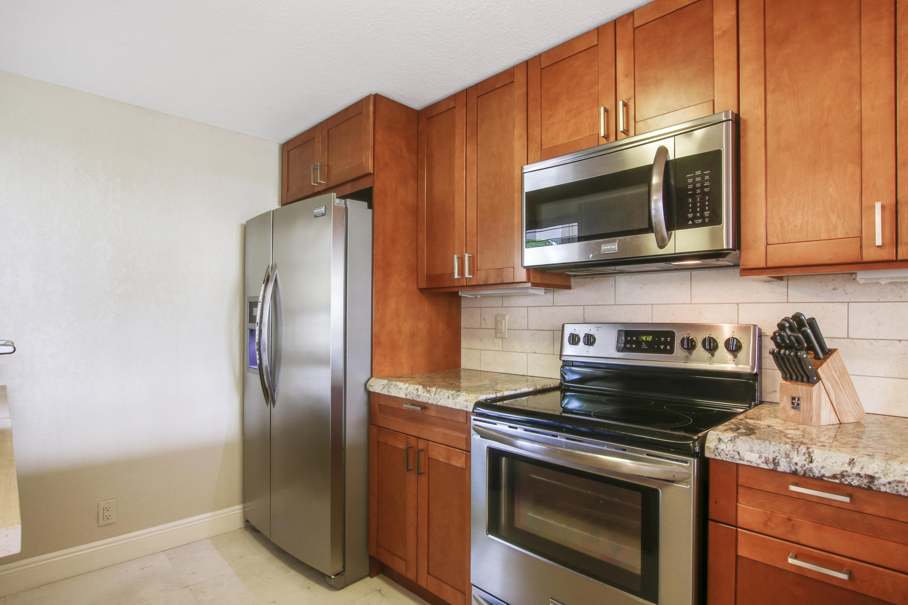8 Royal Palm Way, Unit 2010 Boca Raton, FL 33432 - Photo 8 of 37 Kitchen-3