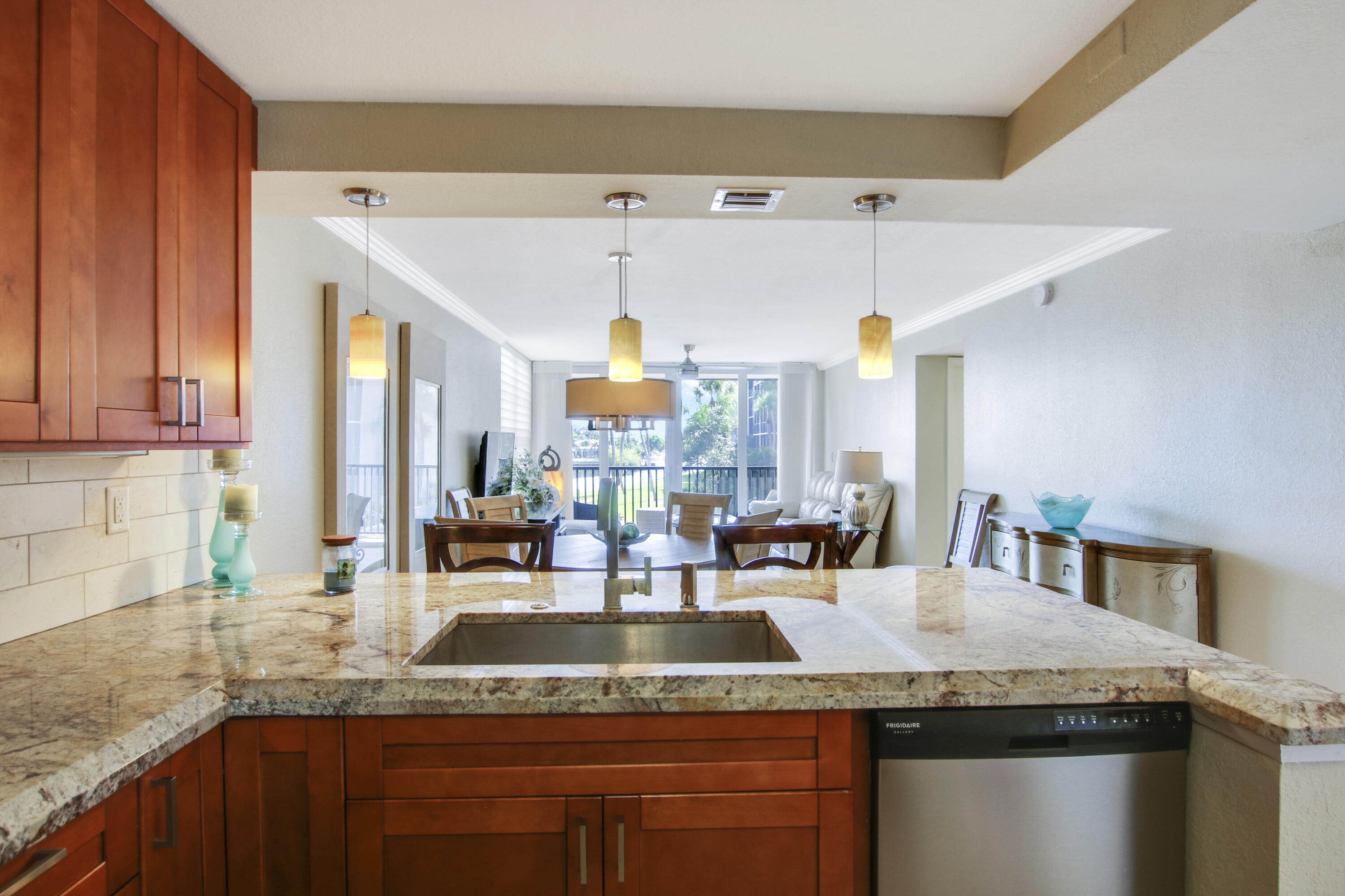 8 Royal Palm Way, Unit 2010 Boca Raton, FL 33432 - Photo 10 of 37 Kitchen-5