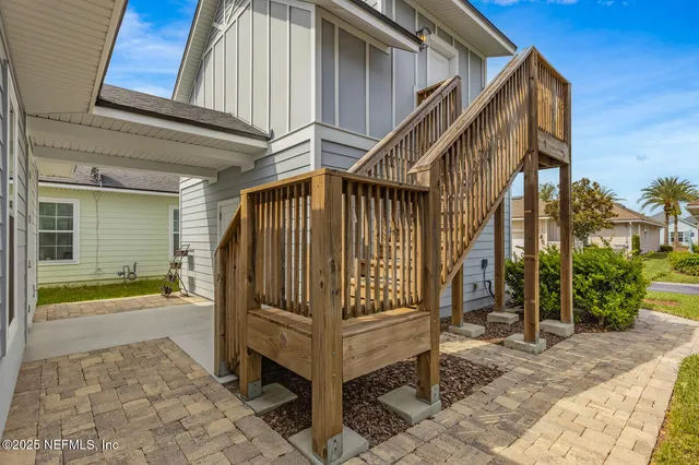 a view of entryway with a front door