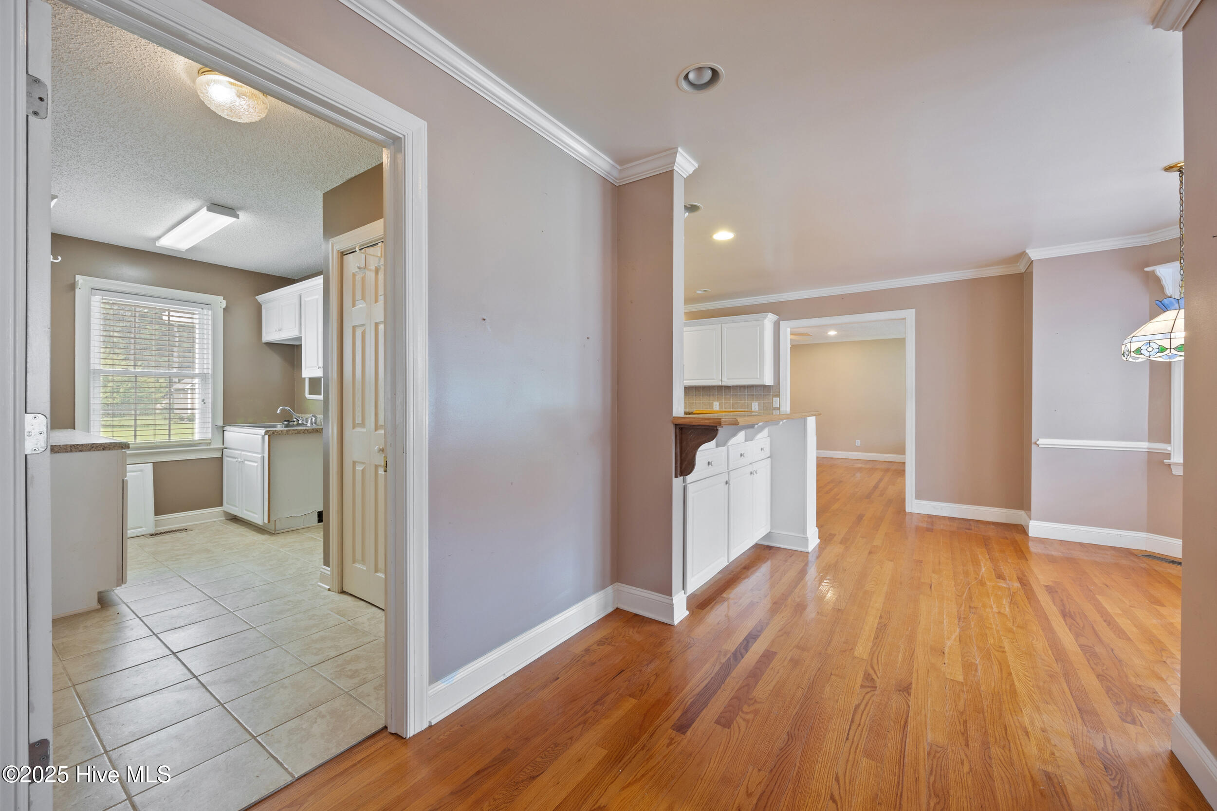 503 Robin Lane Edenton, NC 27932 - Photo 14 of 37 View of kitchen/ Laundry room