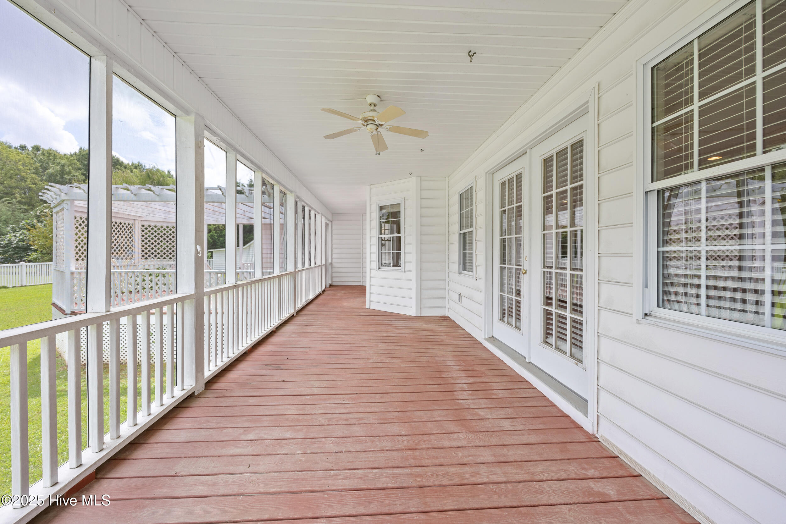 503 Robin Lane Edenton, NC 27932 - Photo 31 of 37 Screened porch