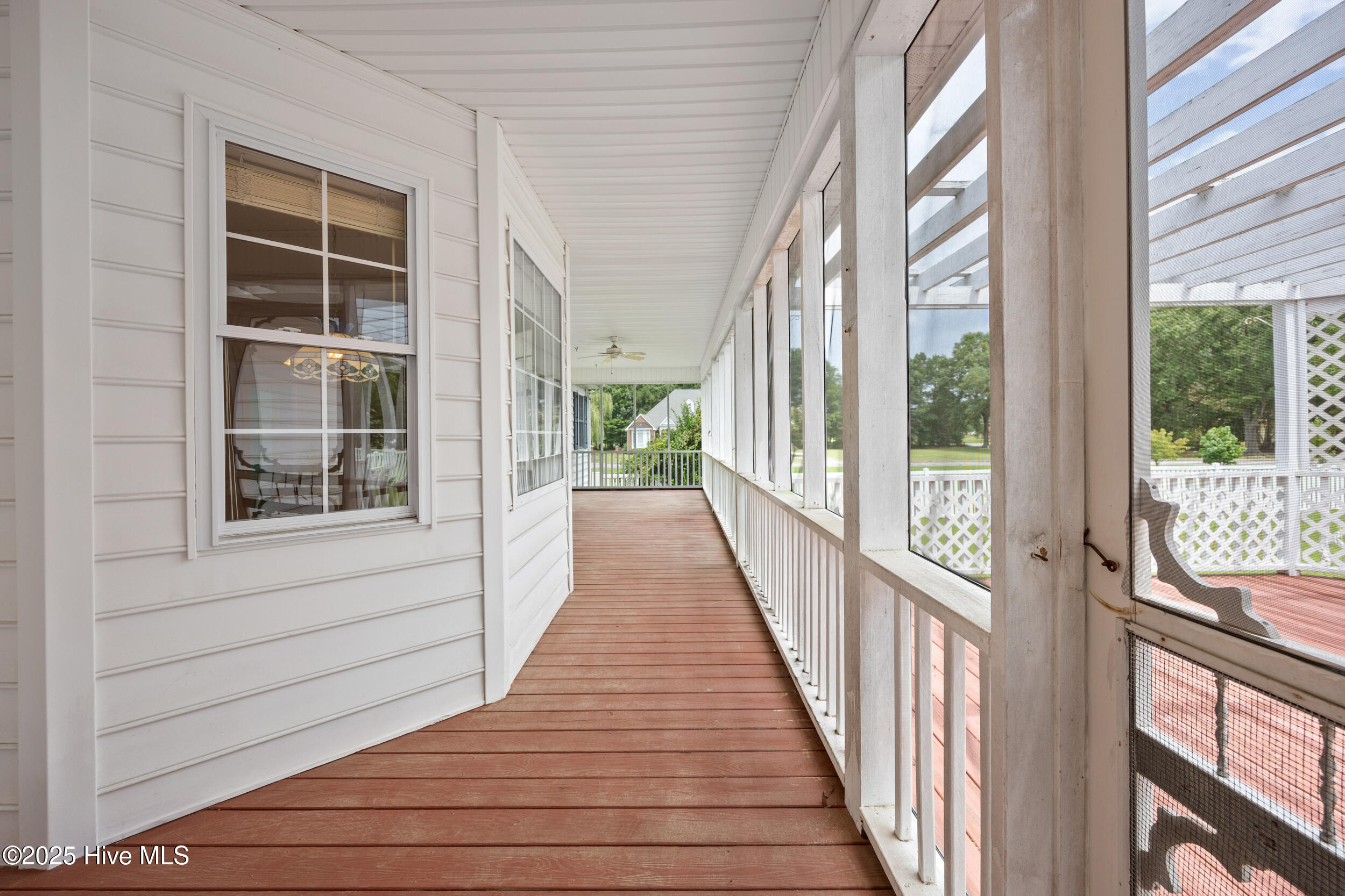 503 Robin Lane Edenton, NC 27932 - Photo 32 of 37 Screen porch