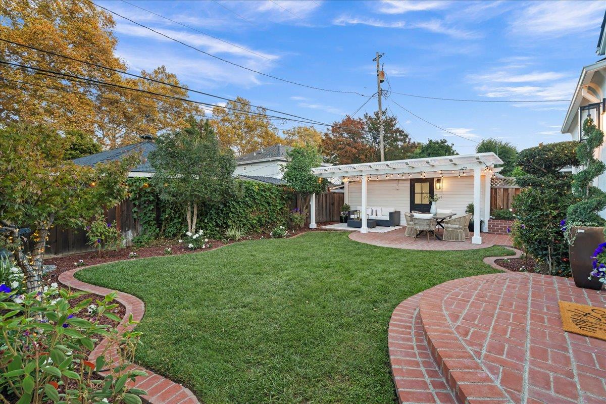 1042 Camino Ramon San Jose, CA 95125 - Photo 31 of 54 a front view of a house with a garden