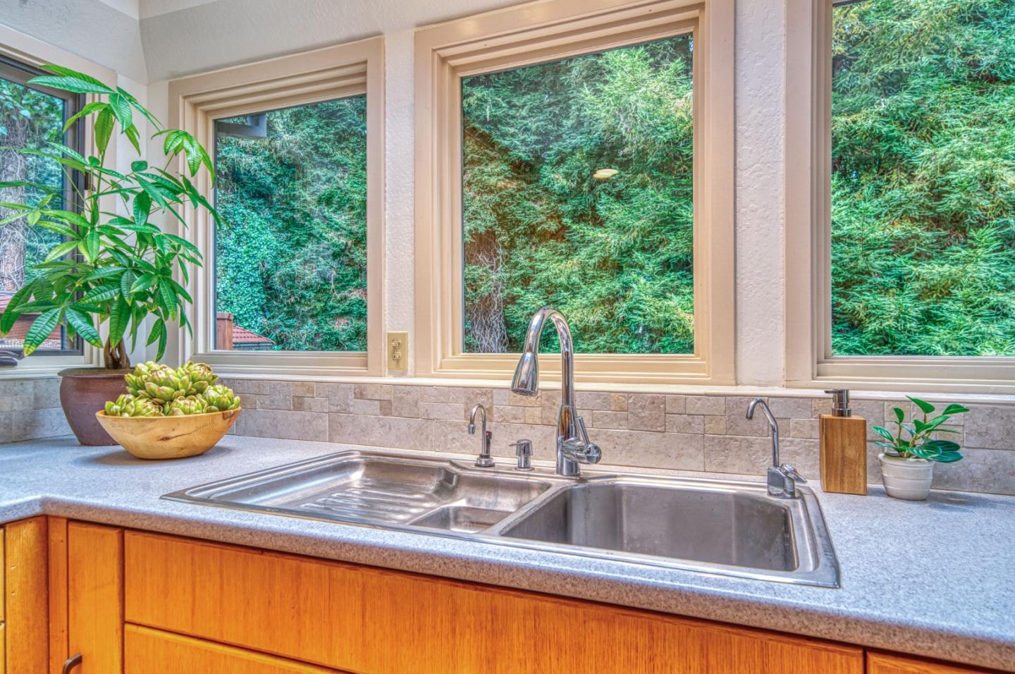 9013 Rhodes Avenue Aptos, CA 95003 - Photo 11 of 46 Gallery Image 11