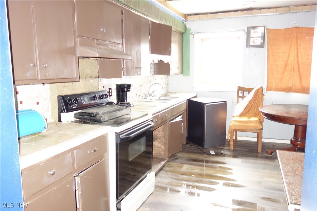 6090 Manchester Road Akron, OH 44319 - Photo 18 of 35 Side Unit--Ground Floor w/ 2bedrooms, Kit, Liv Rm, Bathroom,