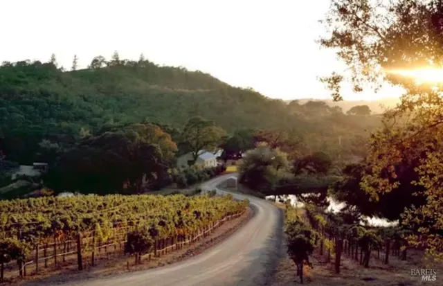 a view of outside area