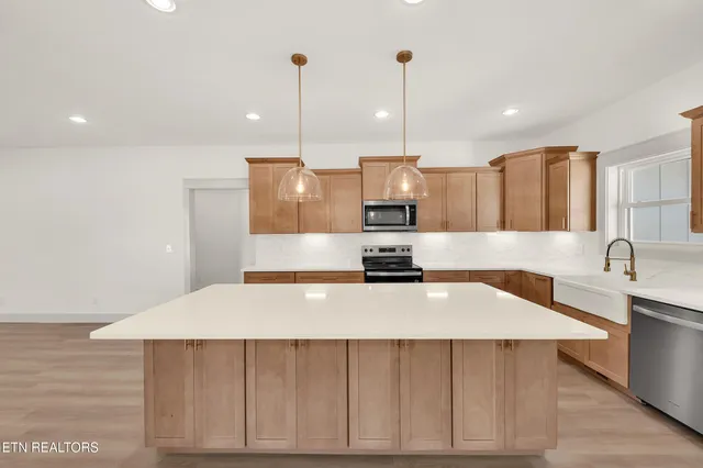 $699,900 | 296 Belle Arden Drive, Greeneville, TN 37745