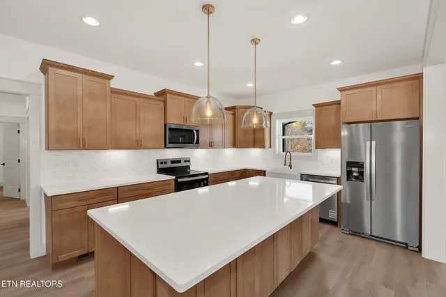 $699,900 | 296 Belle Arden Drive, Greeneville, TN 37745