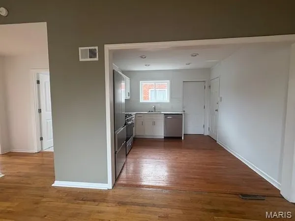 $1,100 | 3434 Nebraska Avenue, Unit REAR, St. Louis, MO 63118