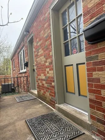 $1,100 | 3434 Nebraska Avenue, Unit REAR, St. Louis, MO 63118