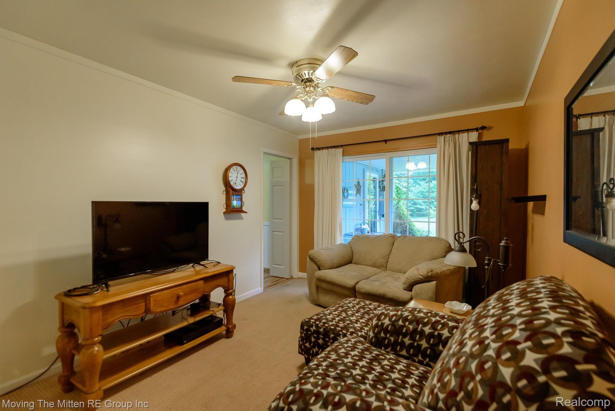 16867 Renton Road Belleville, MI 48111 - Photo 7 of 46 6.jpg