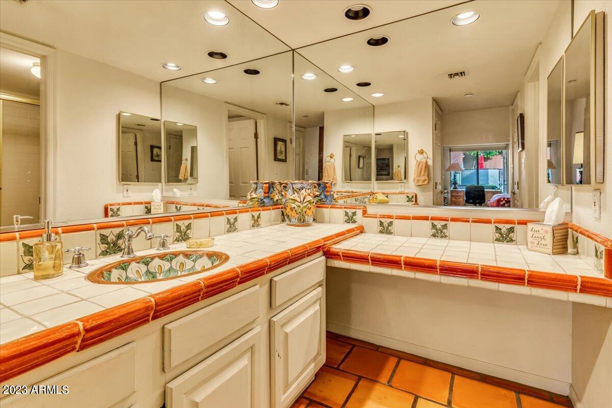 4200 North Miller Road, Unit 117 Scottsdale, AZ 85251 - Photo 22 of 29 Bathroom 2