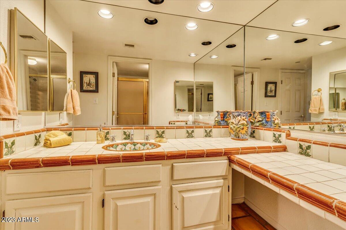4200 North Miller Road, Unit 117 Scottsdale, AZ 85251 - Photo 23 of 29 Bathroom 2