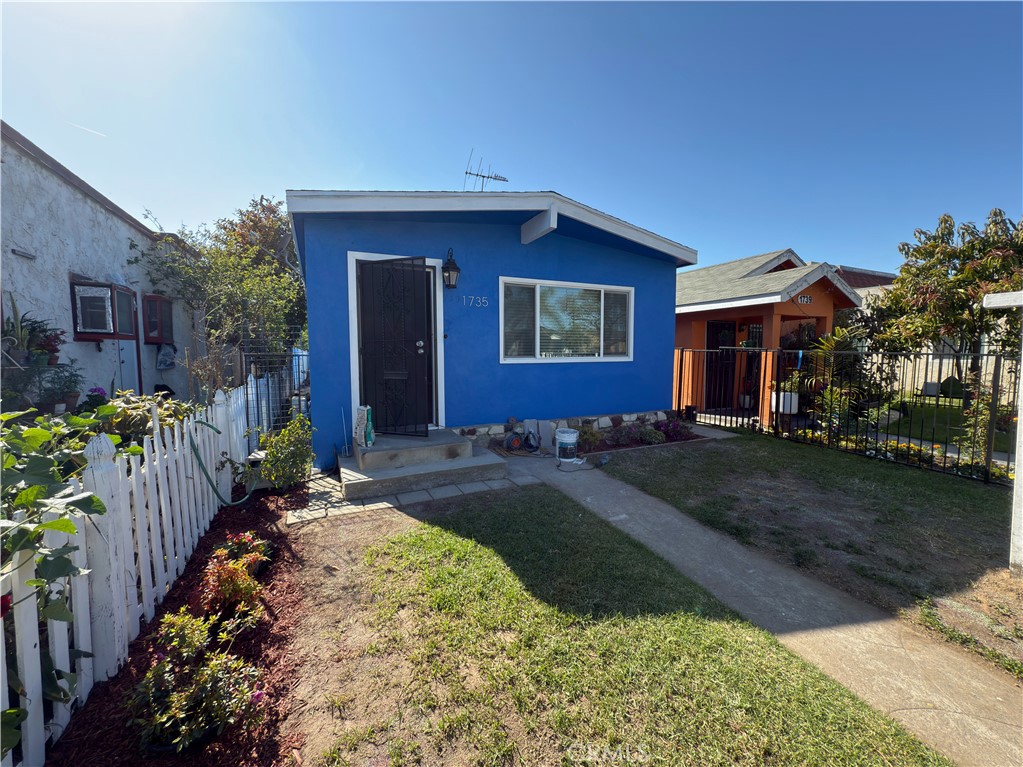 1735 Chestnut Avenue Long Beach, CA 90813 - Photo 7 of 13 a front view of a house with a yard