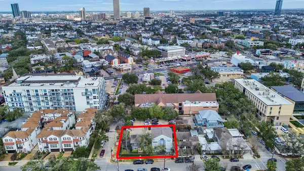 $800,000 | 1220 Hawthorne Street, Houston, TX 77006