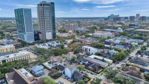 $800,000 | 1220 Hawthorne Street, Houston, TX 77006