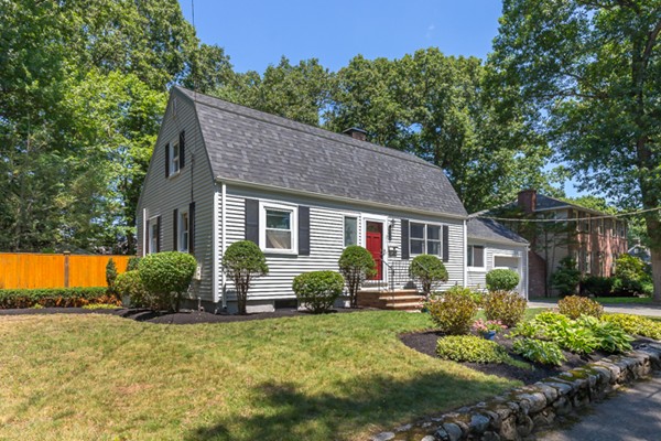 21 Robin Road Wakefield, MA 01880 - Photo 2 of 30 Gallery Image 2