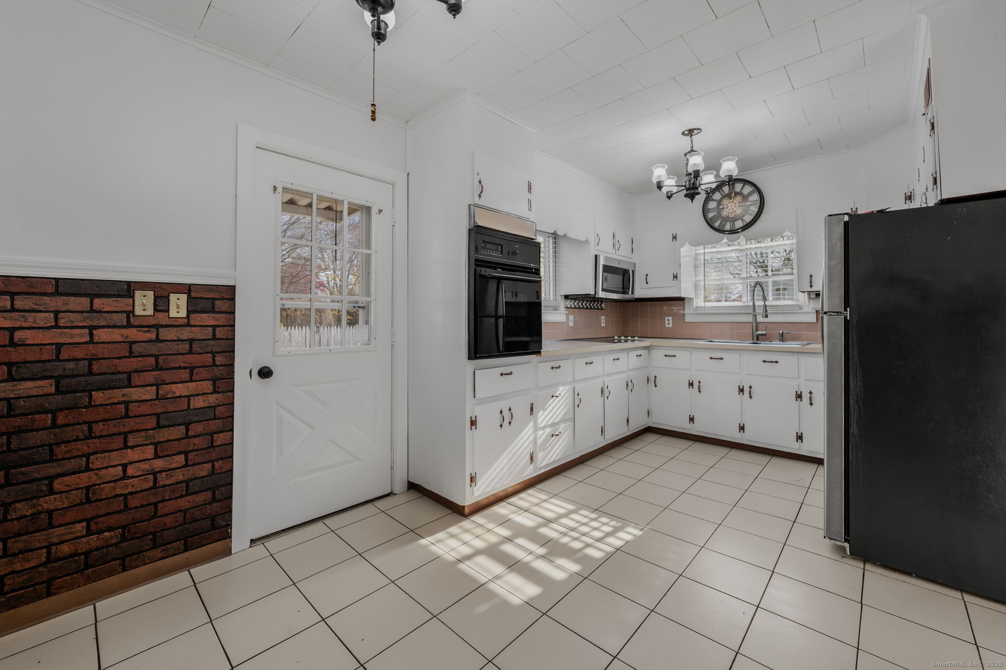 139 Pennsylvania Avenue East Lyme, CT 06357 - Photo 14 of 28