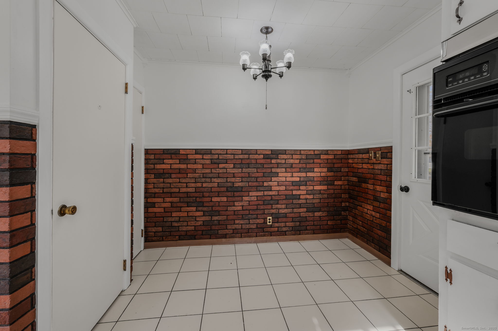 139 Pennsylvania Avenue East Lyme, CT 06357 - Photo 15 of 28 a view of an empty room