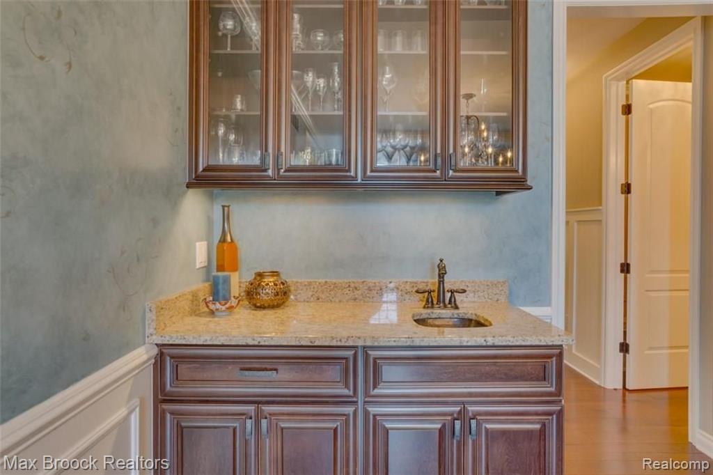 2766 North Addison Circle Rochester, MI 48306 - Photo 9 of 69