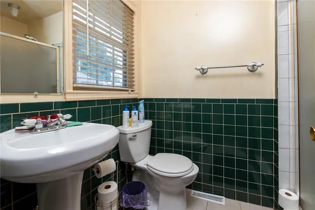 $189,900 | 6000 North Wyandotte Street, Kansas City, MO 64118