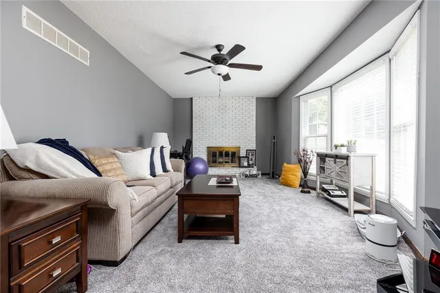 $189,900 | 6000 North Wyandotte Street, Kansas City, MO 64118