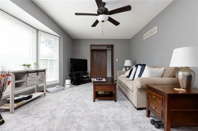 $189,900 | 6000 North Wyandotte Street, Kansas City, MO 64118