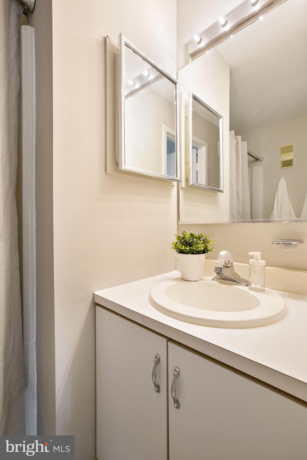 417 South Sharp Street, Unit R9 Baltimore, MD 21201 - Photo 27 of 33