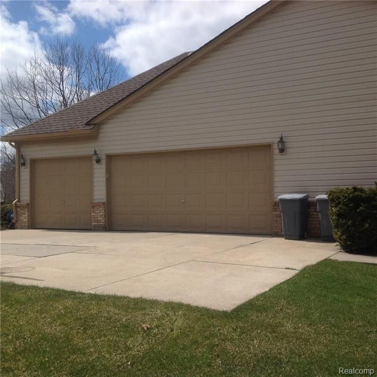 922 Ridgeview Circle Lake Orion, MI 48362 - Photo 3 of 29