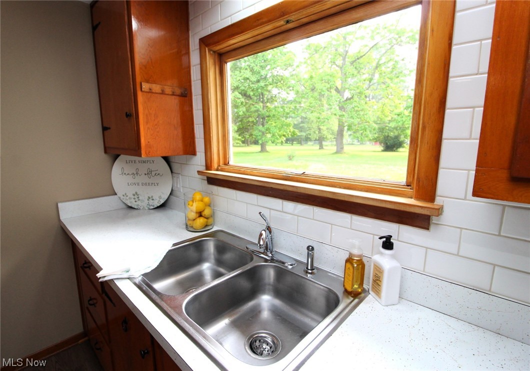 10210 Stone Road Cleveland, OH 44125 - Photo 15 of 35