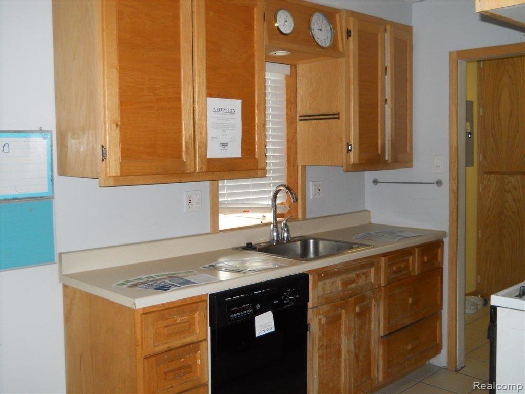 2776 Culbertson Avenue Rochester, MI 48307 - Photo 10 of 11 DSCN0032.JPG