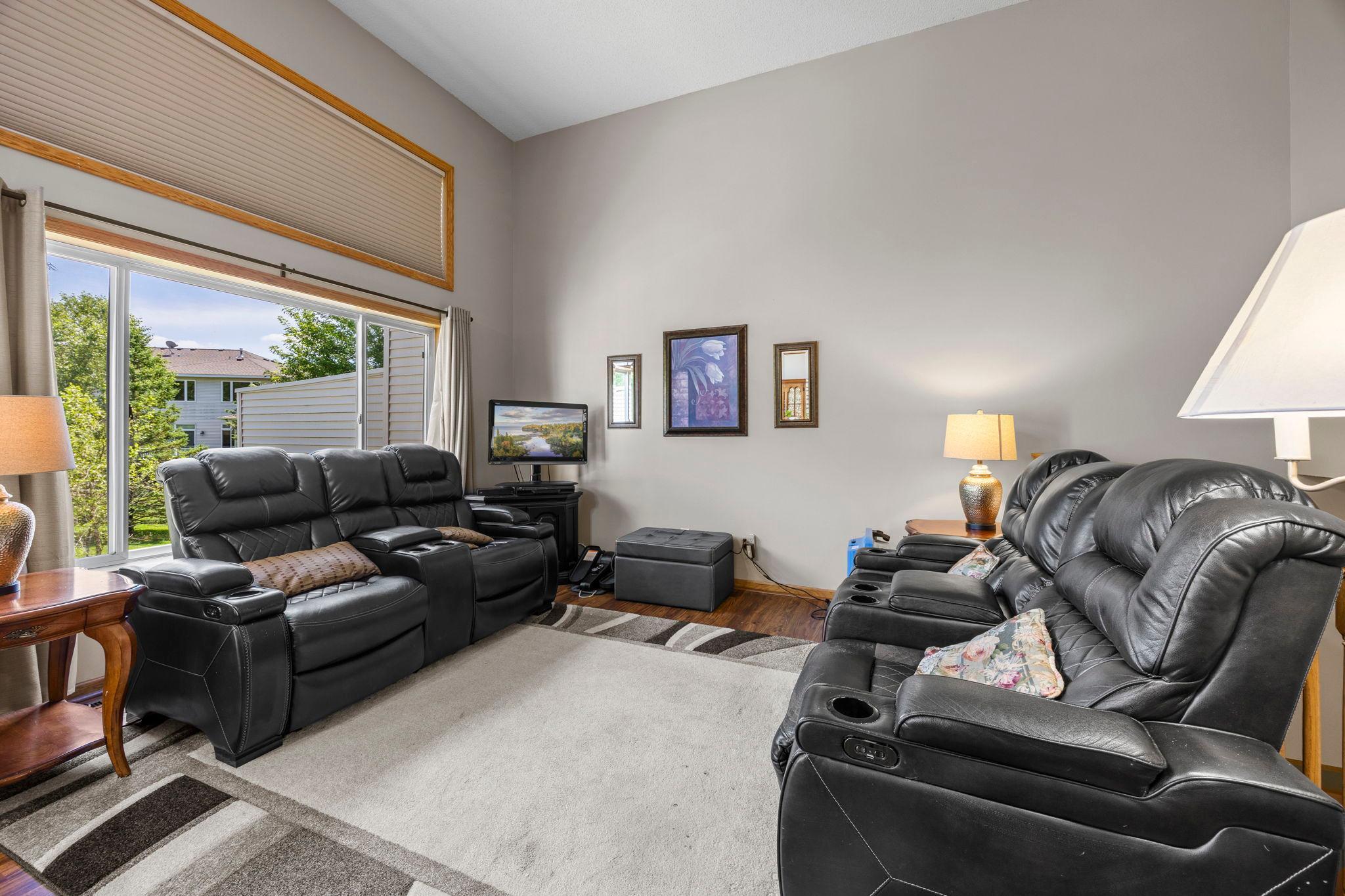 18828 Inca Avenue Lakeville, MN 55044 - Photo 2 of 24