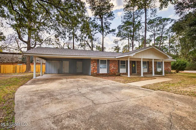 $249,900 | 202 Ravens Court, Ocean Springs, MS 39564