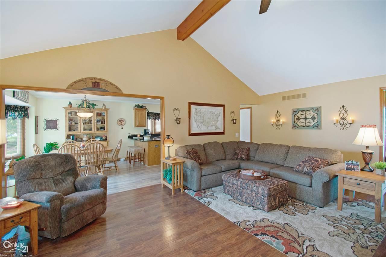 34349 Country Meadow Road New Baltimore, MI 48047 - Photo 6 of 37 31389832-5.JPG