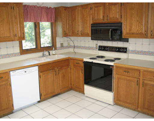 232 Davis Road Bedford, MA 01730 - Photo 6 of 12 Gallery Image 6