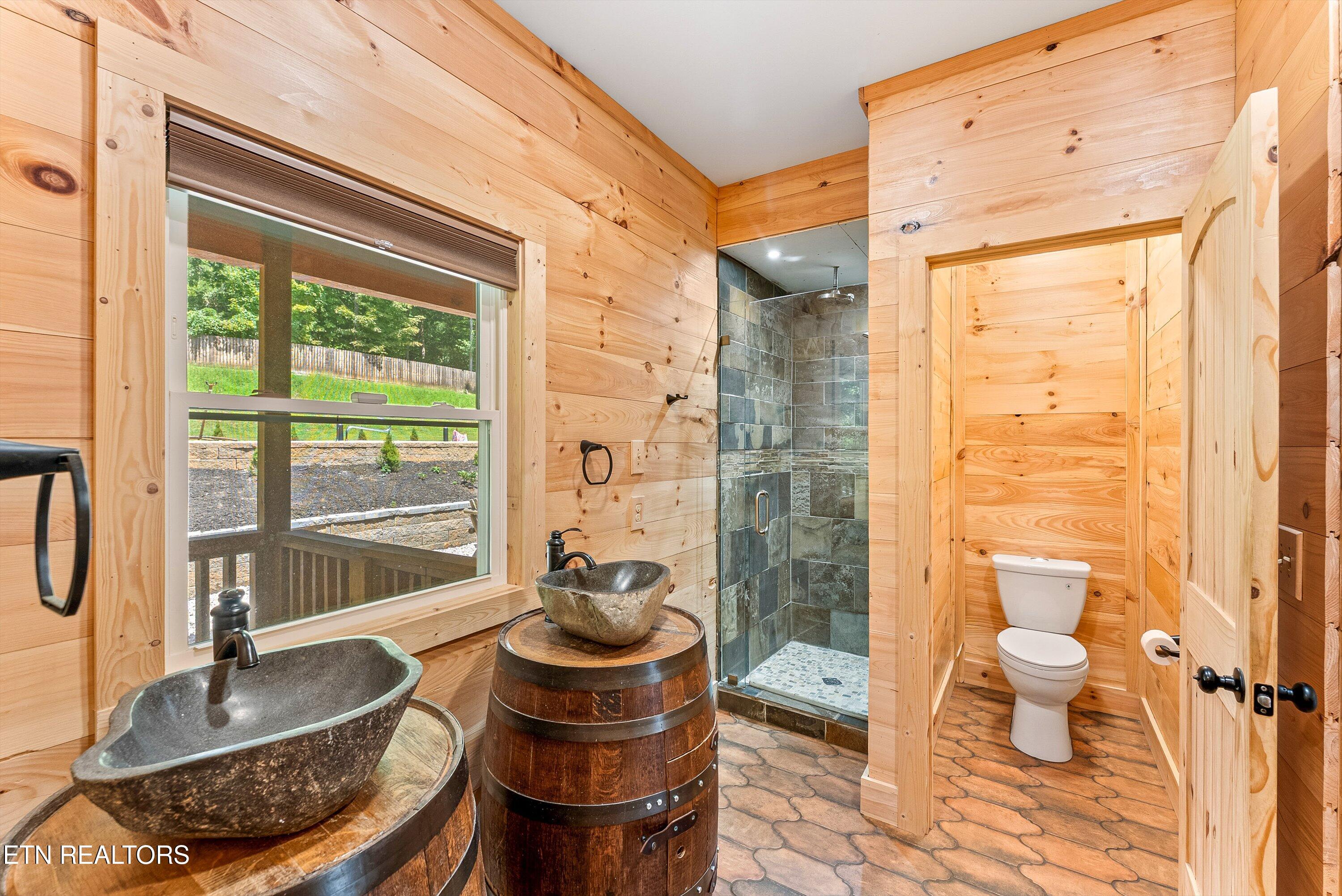 8521 Parker Road Corryton, TN 37721 - Photo 27 of 53 Main-Master Bath