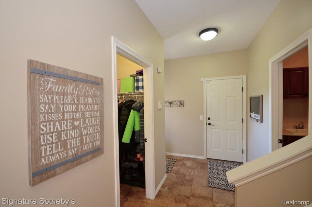 2780 North Addison Circle Rochester, MI 48306 - Photo 18 of 48 18.jpg