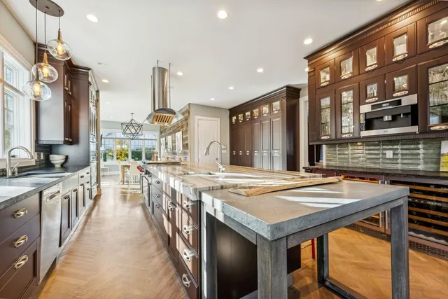 $3,675,000 | 4 Warton Place, Garden City, NY 11530