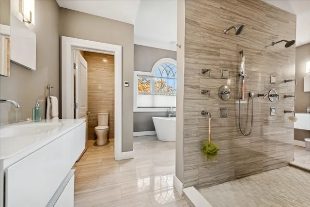 $3,675,000 | 4 Warton Place, Garden City, NY 11530