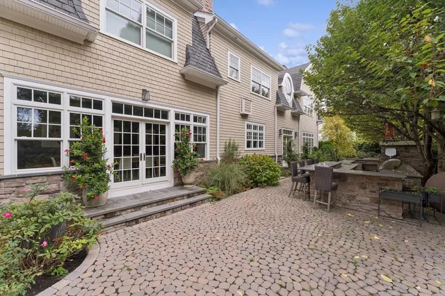 $3,675,000 | 4 Warton Place, Garden City, NY 11530