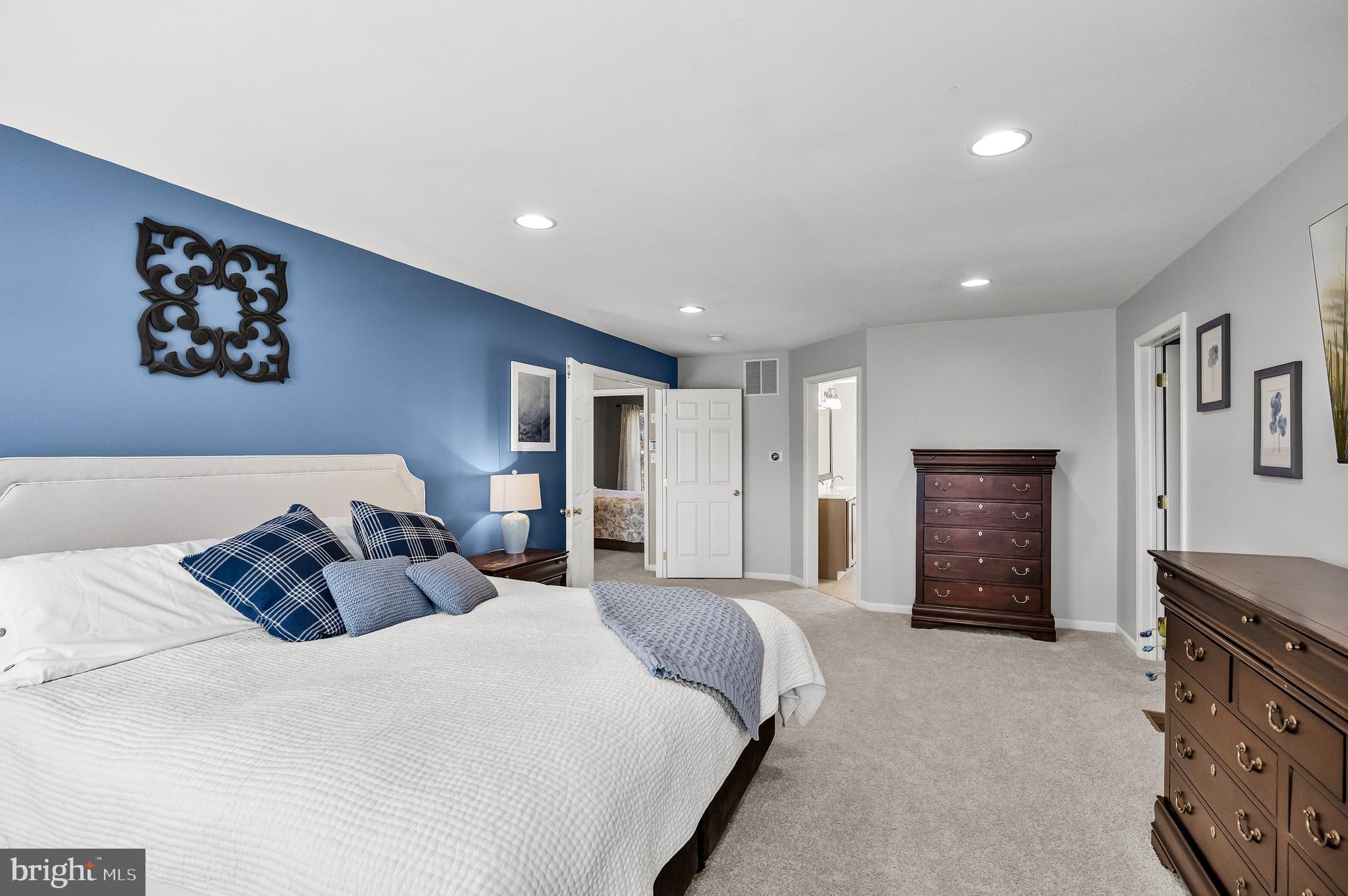 23 Longfellow Lane Hainesport, NJ 08036 - Photo 26 of 54 Complete w/ Ensuite Bath and Walk In Closet