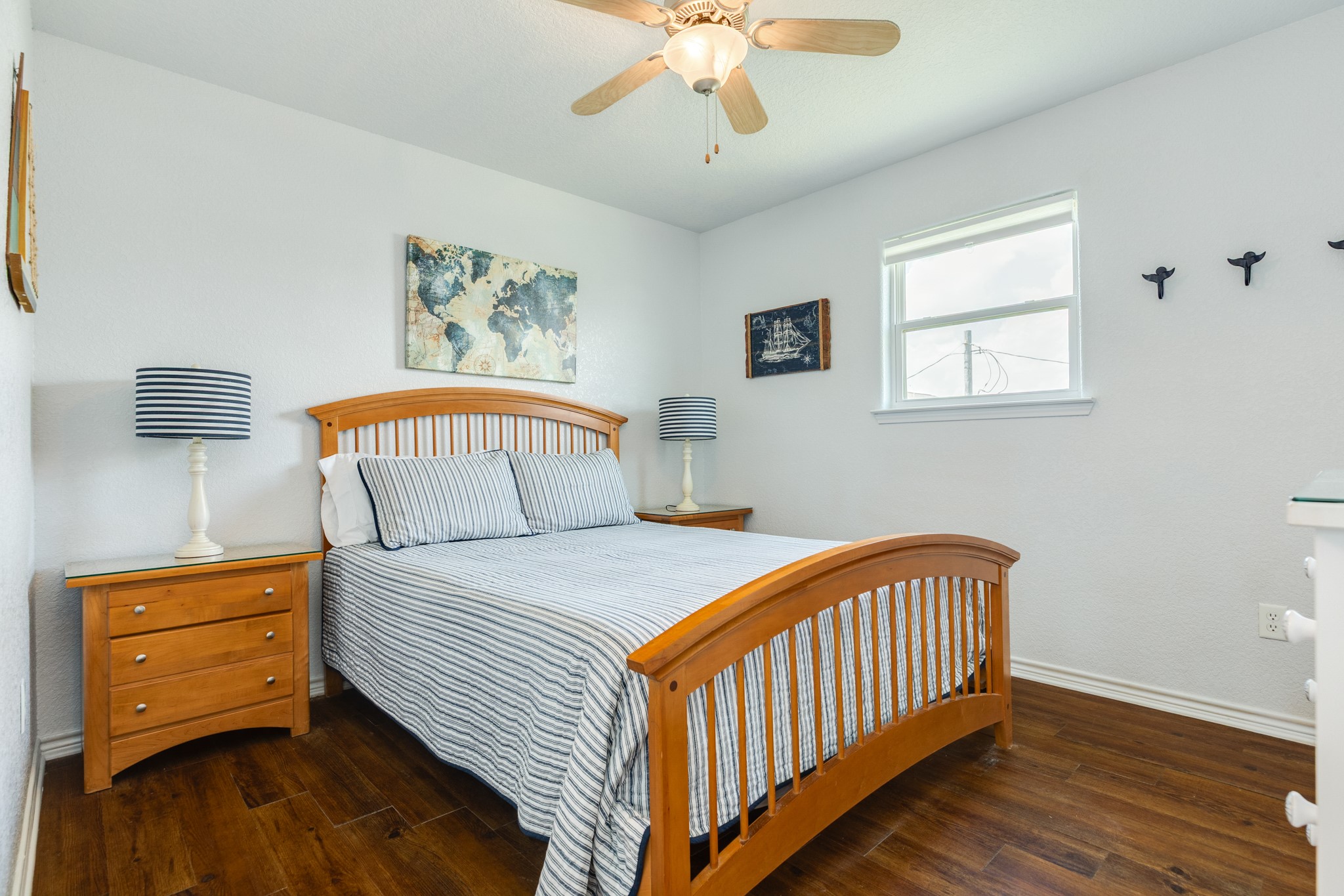 507 Point Lookout Surfside Beach, TX 77541 - Photo 22 of 31 a bedroom with a bed and a tv