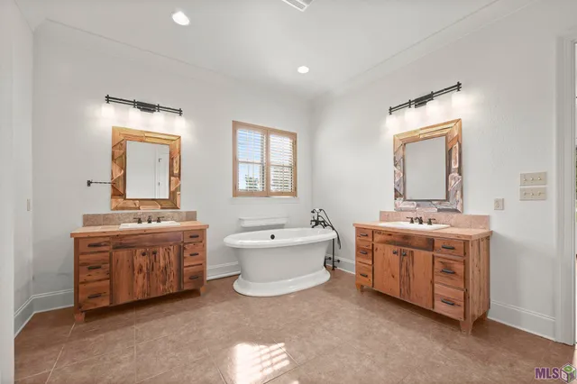 $899,000 | 8511 Main Street, Zachary, LA 70791