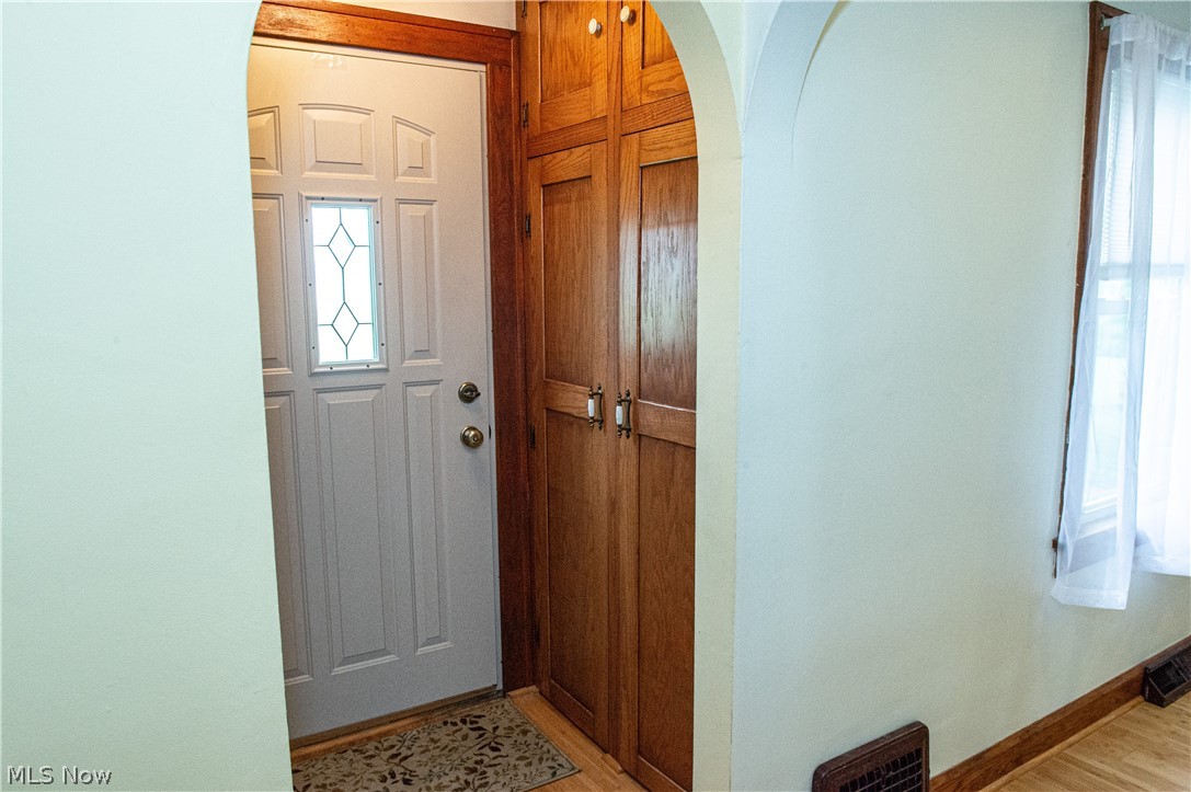 1755 Salt Springs Road Warren, OH 44481 - Photo 8 of 40 Foyer entry showing full wall of storage-the other side has a coat closet