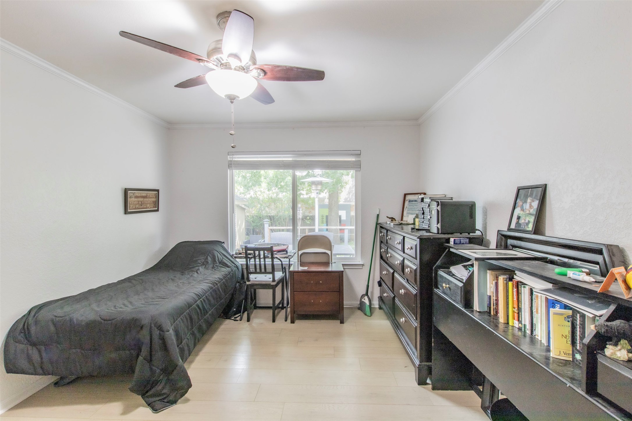 2400 Braemar Cove Austin, TX 78747 - Photo 16 of 20 a living room with furniture and a window