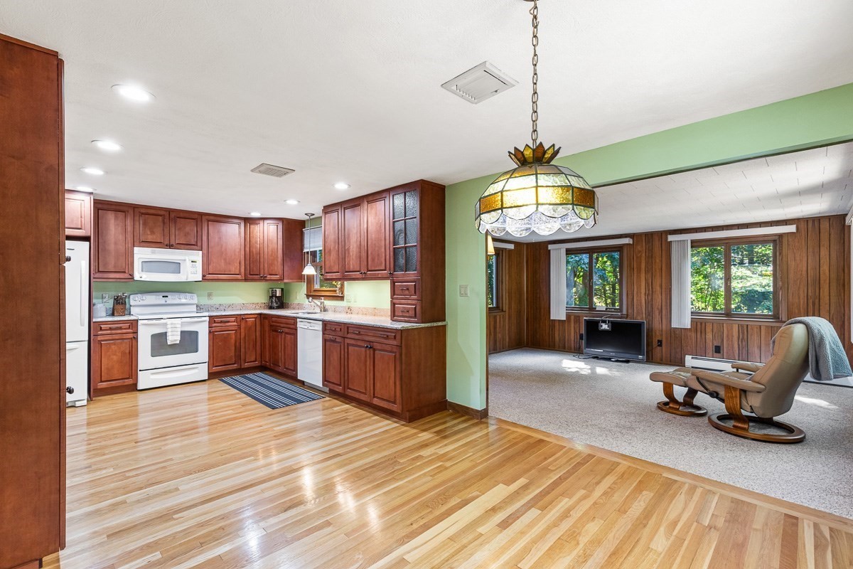 26 Atherton Road Foxboro, MA 02035 - Photo 15 of 42 Gallery Image 15
