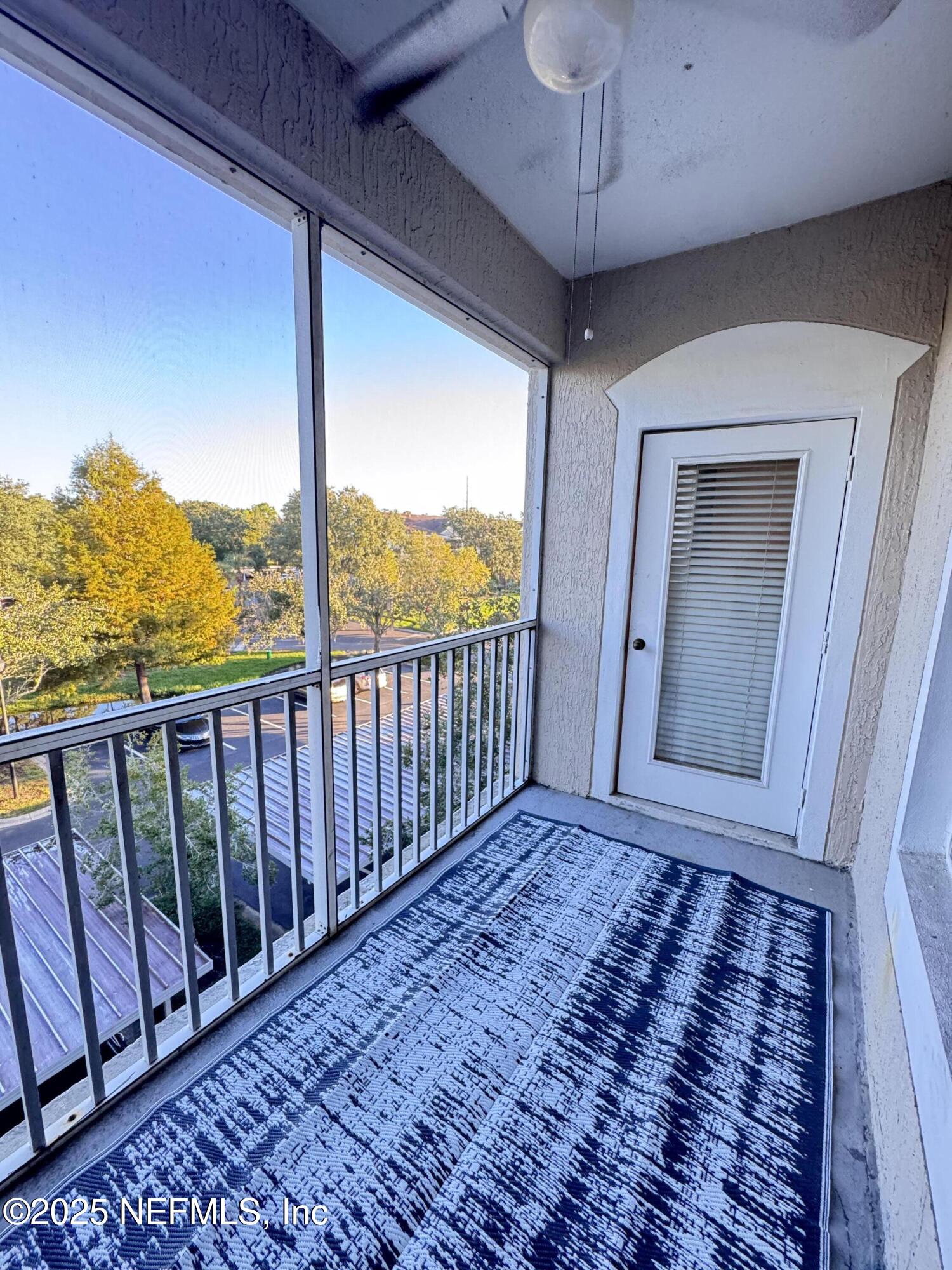10550 Baymeadows Road, Unit 512 Jacksonville, FL 32256 - Photo 17 of 24 a view of a hallway