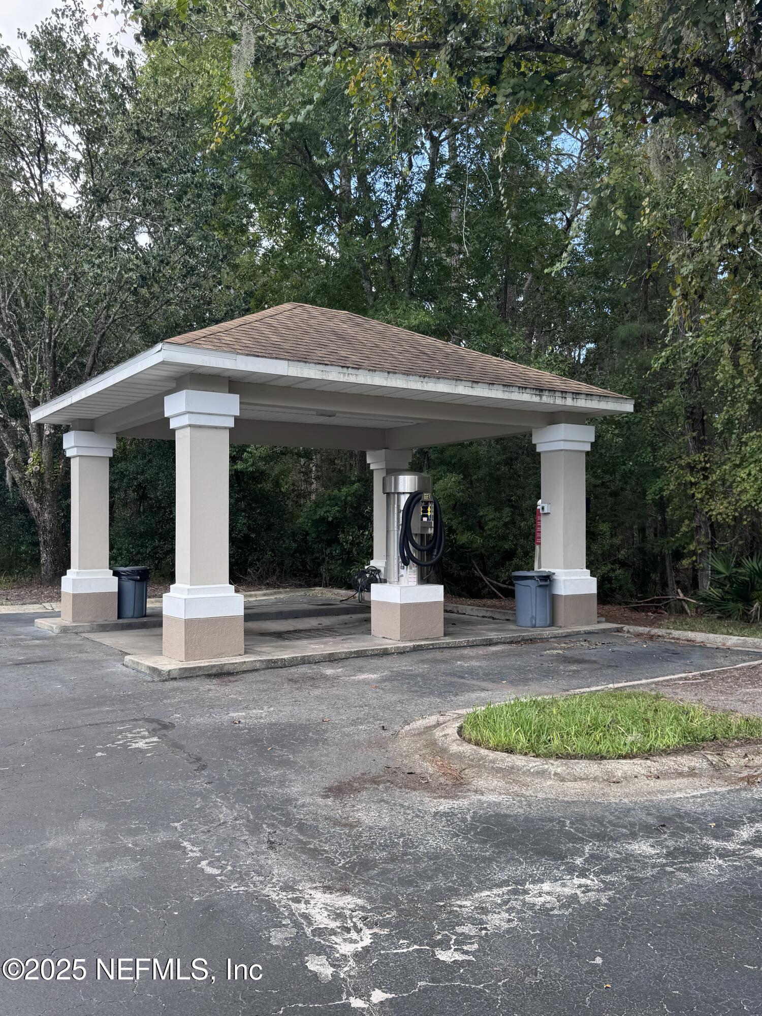 10550 Baymeadows Road, Unit 512 Jacksonville, FL 32256 - Photo 24 of 24 a view of a house with backyard and garden