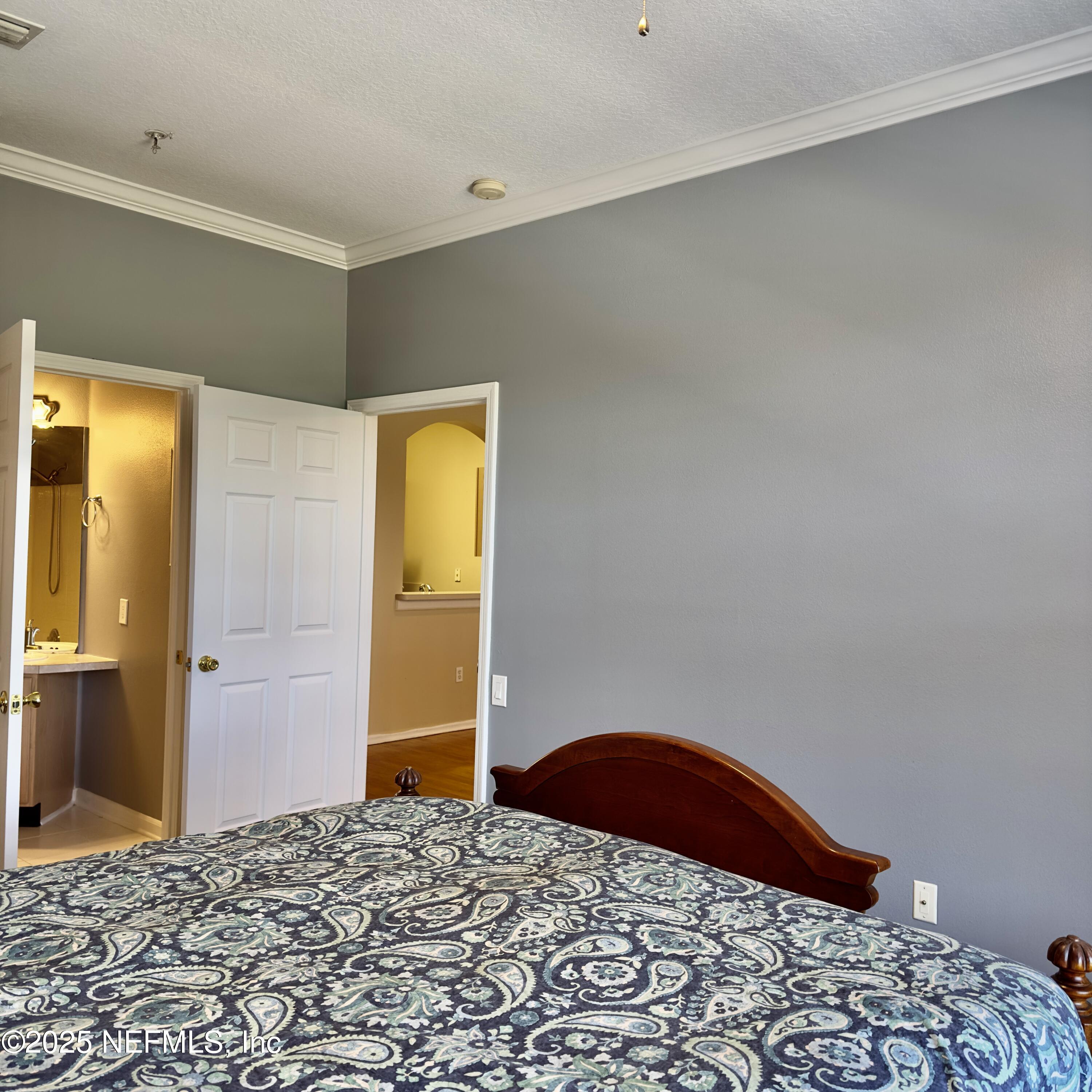 10550 Baymeadows Road, Unit 512 Jacksonville, FL 32256 - Photo 10 of 24 a bedroom with a bed and a dresser